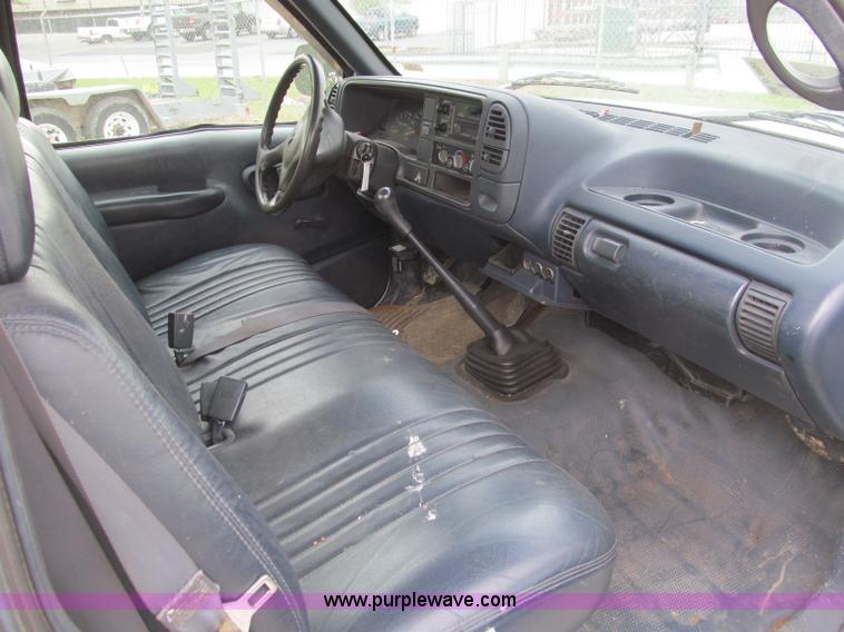 image for item D3205 1995 Chevrolet 3500 flatbed truck