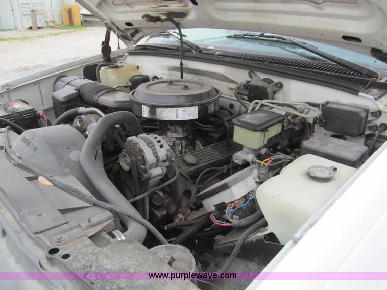 image for item D3205 1995 Chevrolet 3500 flatbed truck