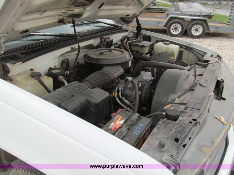 image for item D3205 1995 Chevrolet 3500 flatbed truck