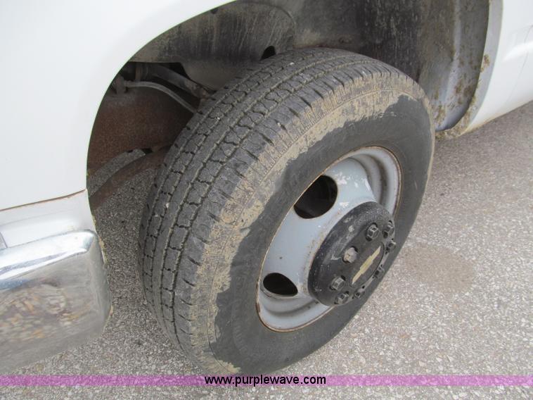 image for item D3205 1995 Chevrolet 3500 flatbed truck