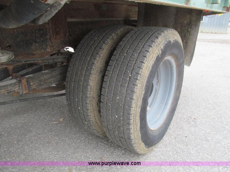 image for item D3205 1995 Chevrolet 3500 flatbed truck