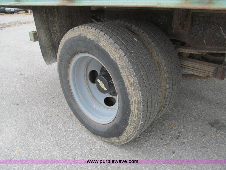 image for item D3205 1995 Chevrolet 3500 flatbed truck