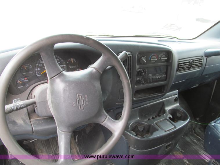 image for item D3216 1999 Chevrolet 2500 van