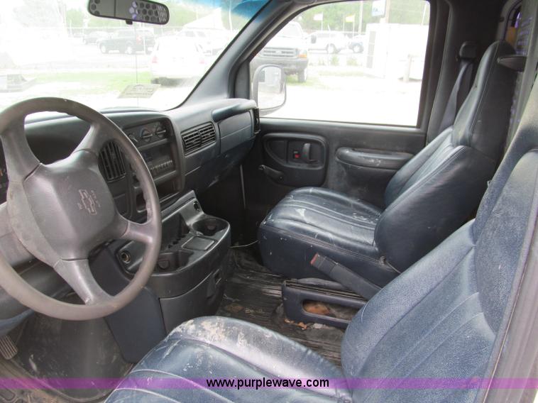 image for item D3216 1999 Chevrolet 2500 van