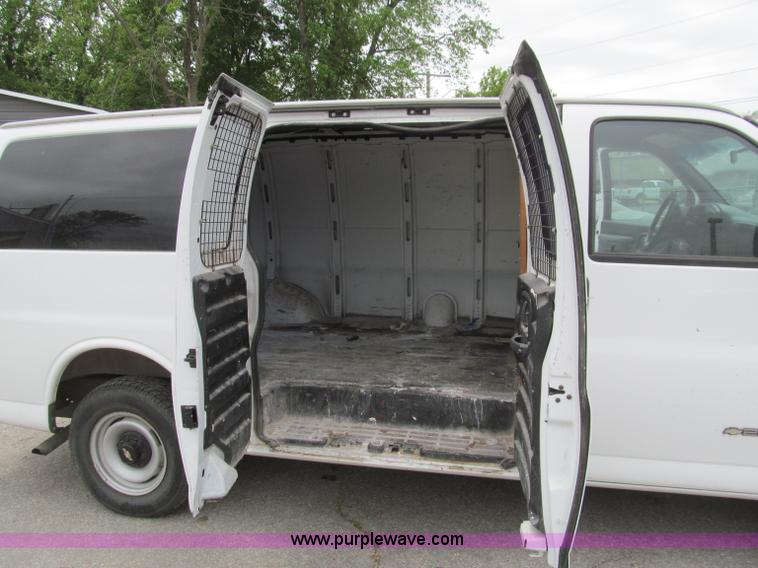 image for item D3216 1999 Chevrolet 2500 van