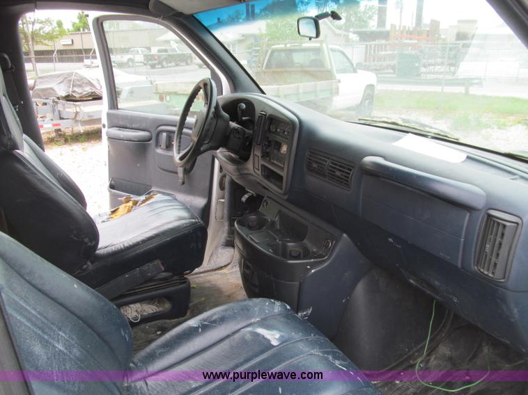 image for item D3216 1999 Chevrolet 2500 van