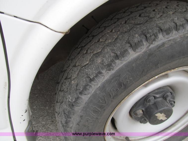 image for item D3216 1999 Chevrolet 2500 van