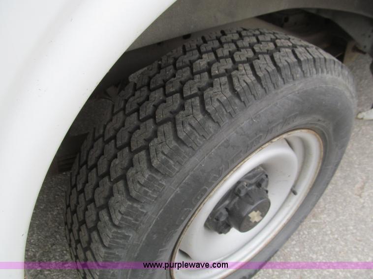 image for item D3216 1999 Chevrolet 2500 van