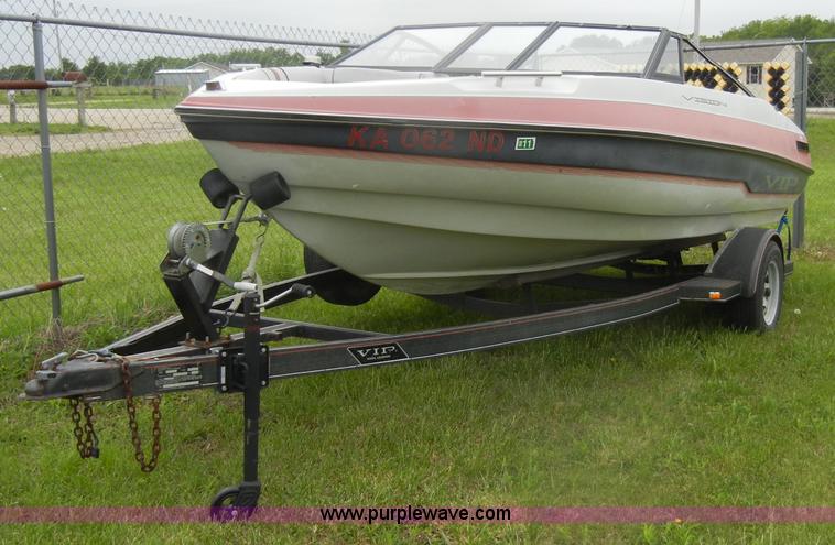 image for item D4059 1989 Vision VIP 1700 boat with trailer
