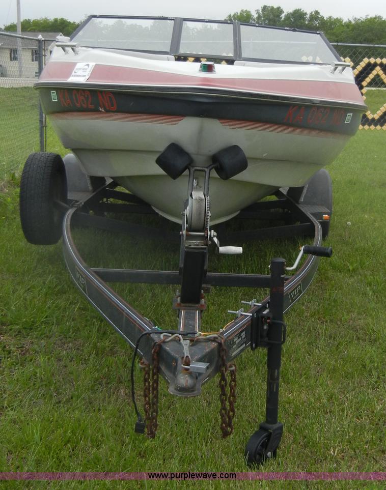 image for item D4059 1989 Vision VIP 1700 boat with trailer