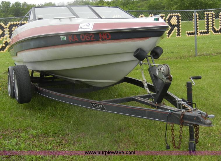 image for item D4059 1989 Vision VIP 1700 boat with trailer