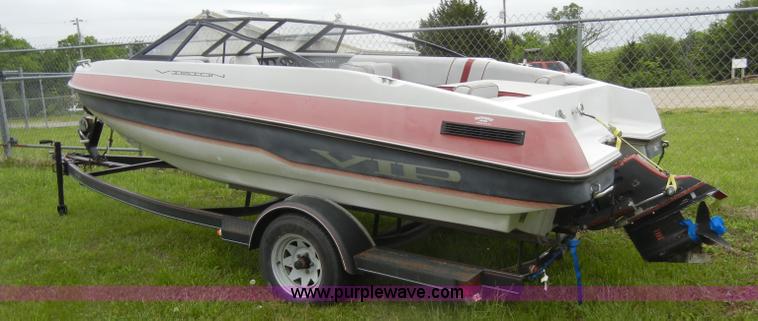 image for item D4059 1989 Vision VIP 1700 boat with trailer