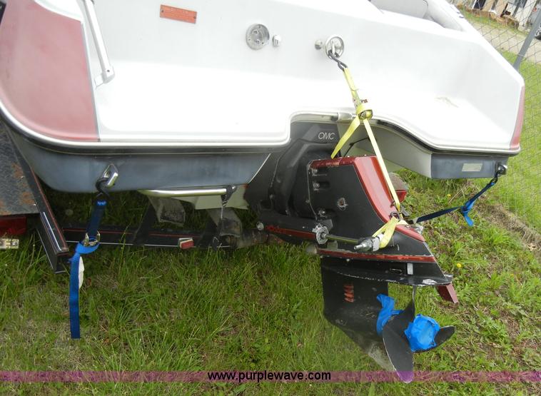 image for item D4059 1989 Vision VIP 1700 boat with trailer