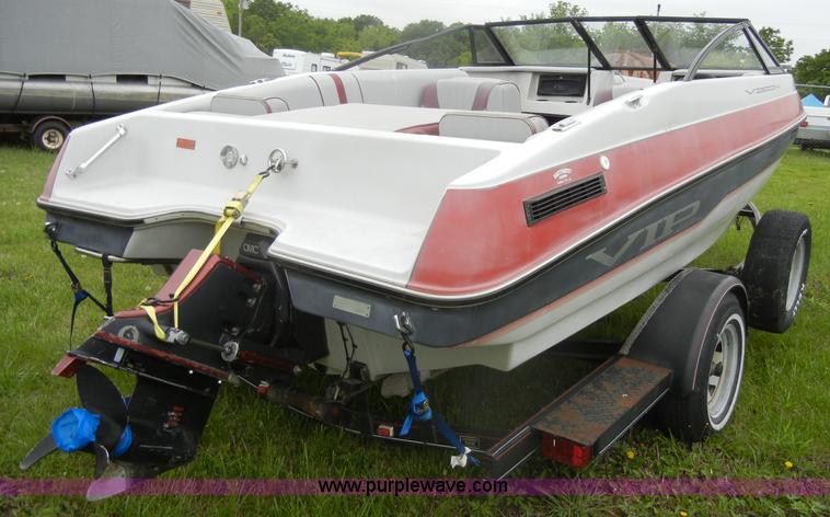 image for item D4059 1989 Vision VIP 1700 boat with trailer