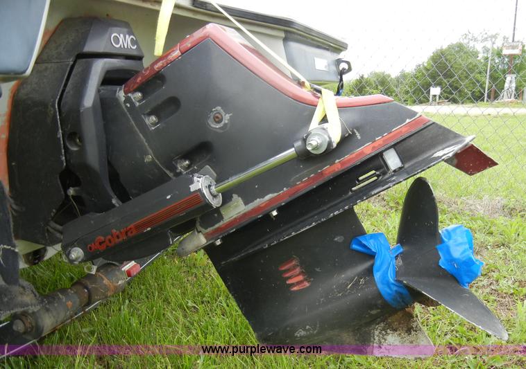 image for item D4059 1989 Vision VIP 1700 boat with trailer