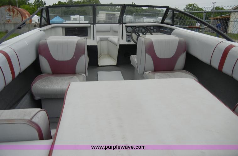 image for item D4059 1989 Vision VIP 1700 boat with trailer