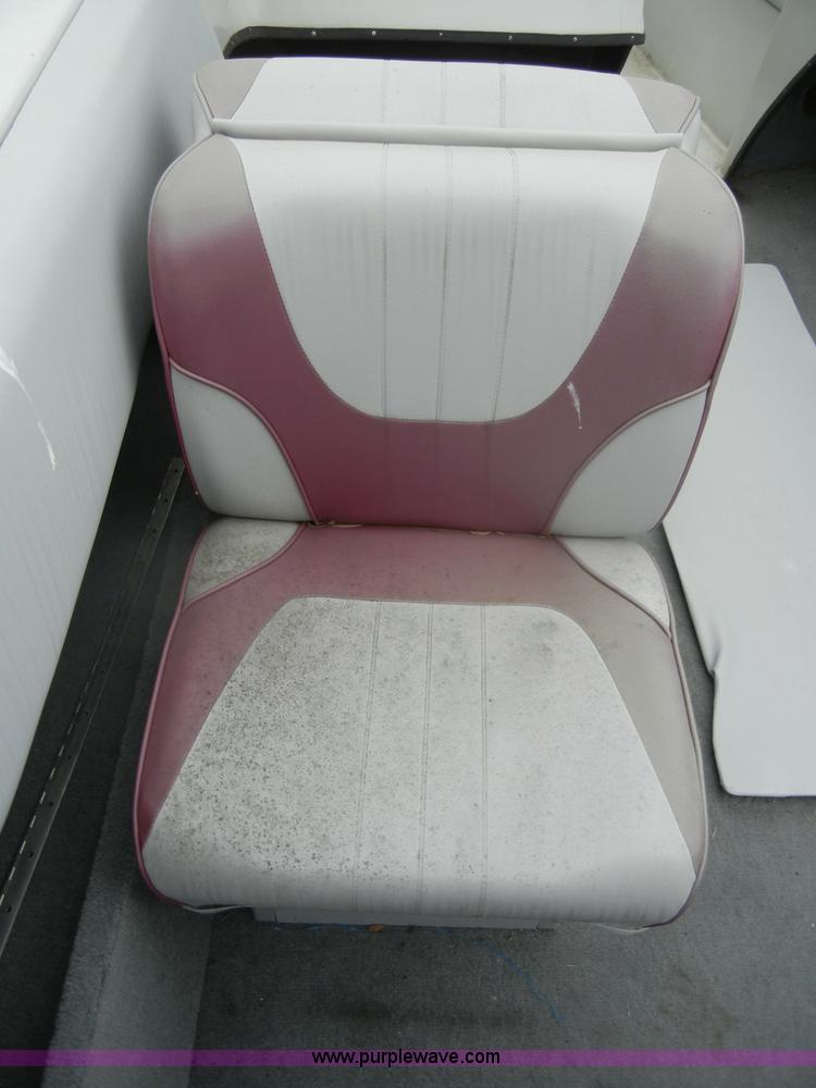 image for item D4059 1989 Vision VIP 1700 boat with trailer