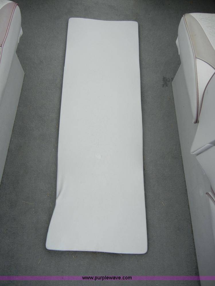 image for item D4059 1989 Vision VIP 1700 boat with trailer