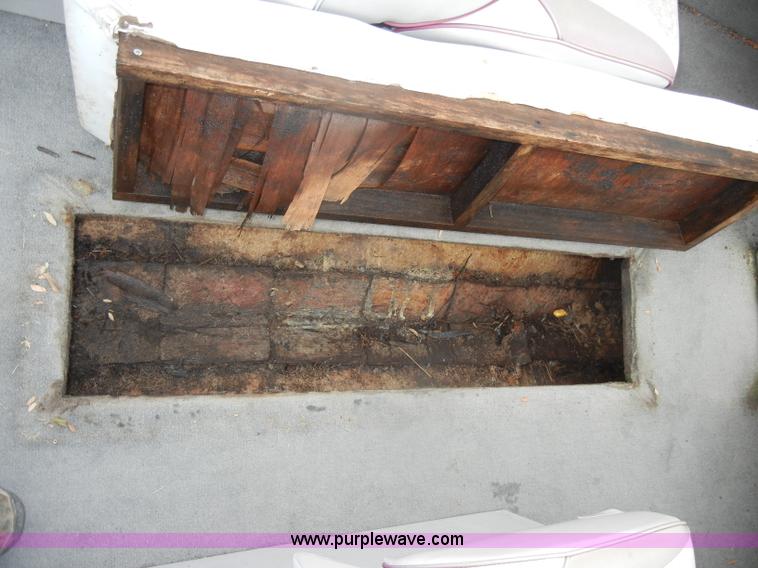 image for item D4059 1989 Vision VIP 1700 boat with trailer