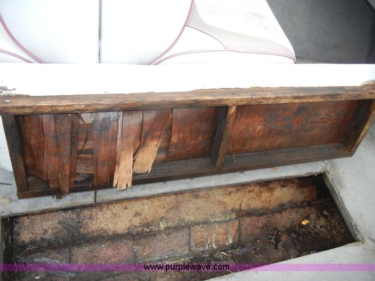 image for item D4059 1989 Vision VIP 1700 boat with trailer