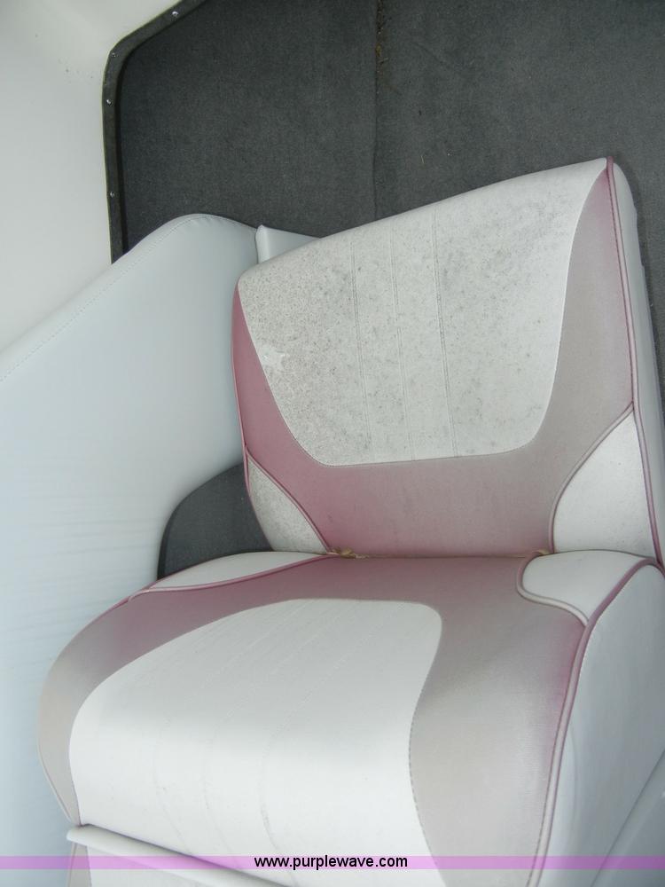 image for item D4059 1989 Vision VIP 1700 boat with trailer