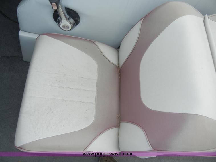 image for item D4059 1989 Vision VIP 1700 boat with trailer