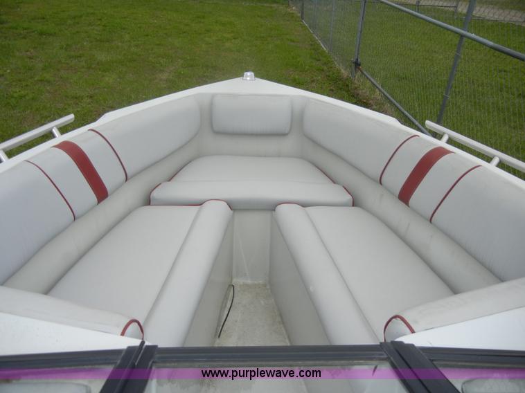 image for item D4059 1989 Vision VIP 1700 boat with trailer