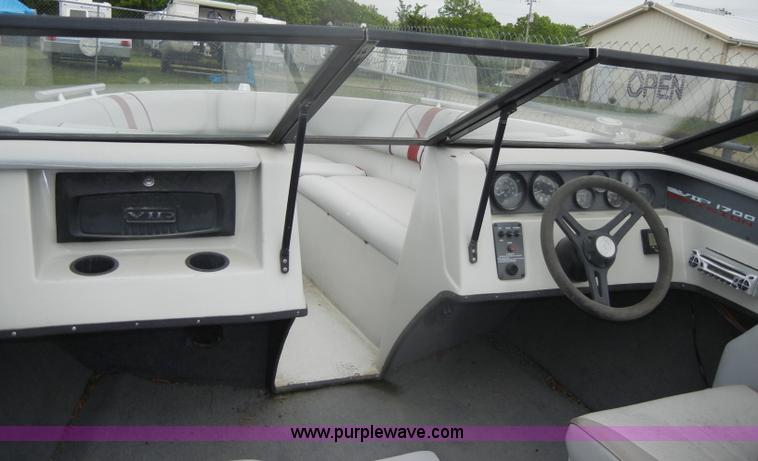 image for item D4059 1989 Vision VIP 1700 boat with trailer