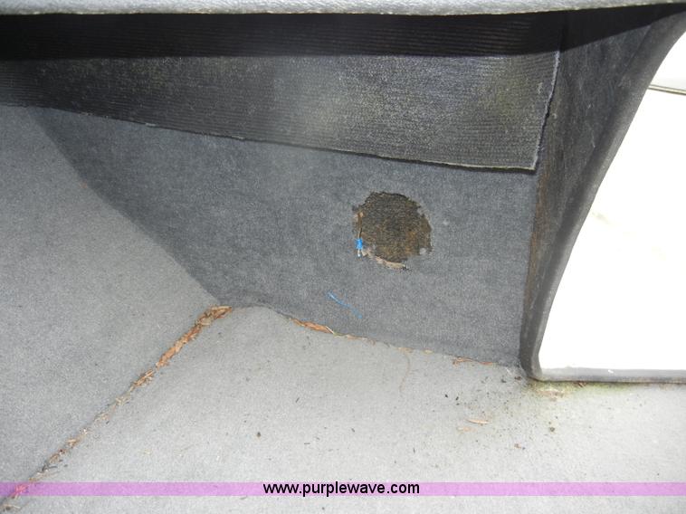 image for item D4059 1989 Vision VIP 1700 boat with trailer