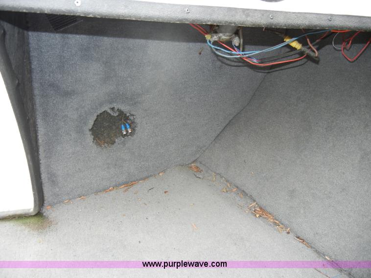 image for item D4059 1989 Vision VIP 1700 boat with trailer