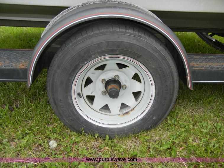 image for item D4059 1989 Vision VIP 1700 boat with trailer