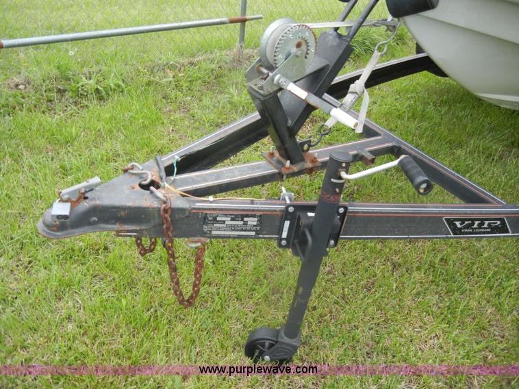 image for item D4059 1989 Vision VIP 1700 boat with trailer