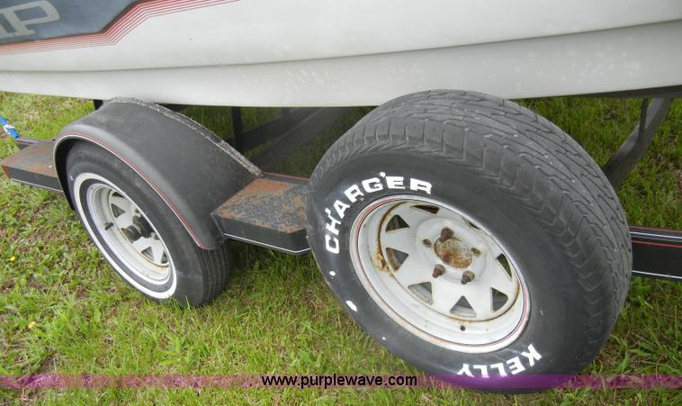 image for item D4059 1989 Vision VIP 1700 boat with trailer