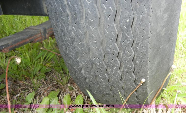 image for item D4059 1989 Vision VIP 1700 boat with trailer