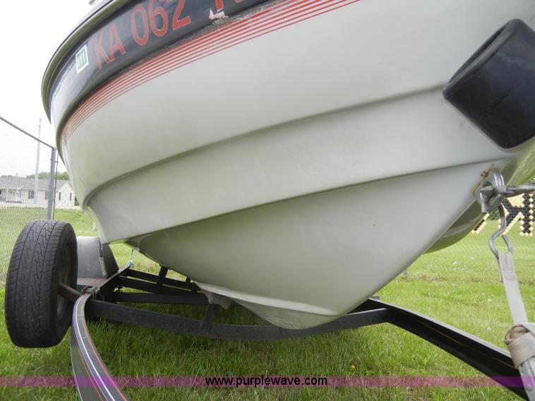 image for item D4059 1989 Vision VIP 1700 boat with trailer