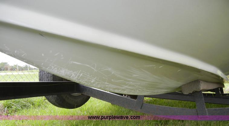 image for item D4059 1989 Vision VIP 1700 boat with trailer