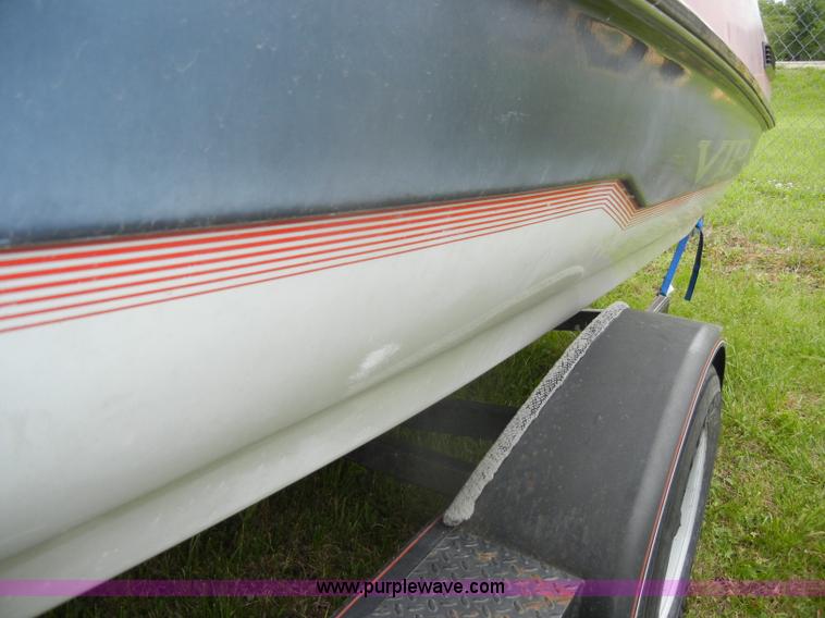 image for item D4059 1989 Vision VIP 1700 boat with trailer