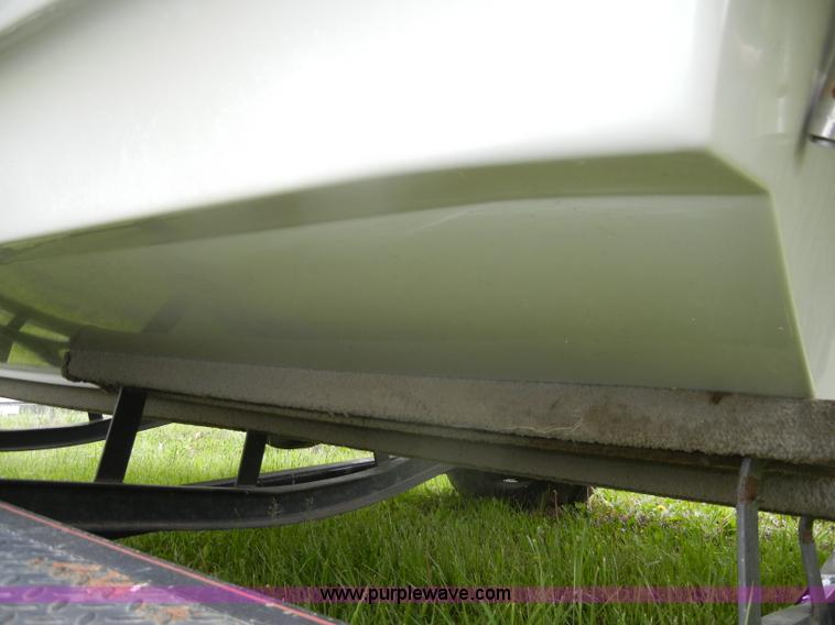 image for item D4059 1989 Vision VIP 1700 boat with trailer