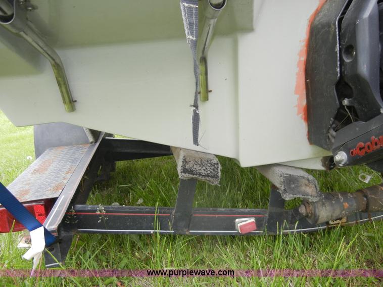 image for item D4059 1989 Vision VIP 1700 boat with trailer