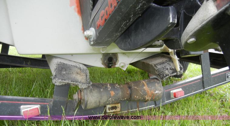 image for item D4059 1989 Vision VIP 1700 boat with trailer