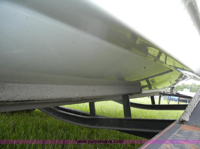 image for item D4059 1989 Vision VIP 1700 boat with trailer