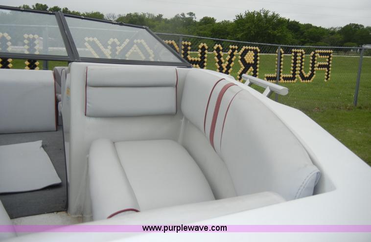 image for item D4059 1989 Vision VIP 1700 boat with trailer