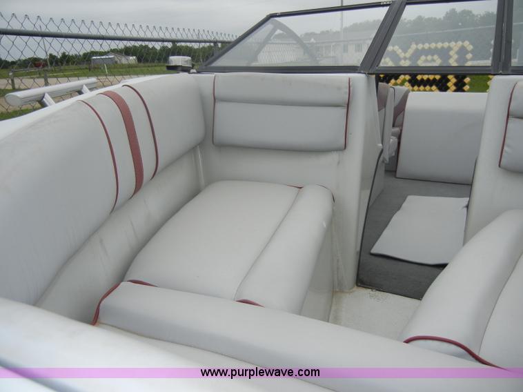 image for item D4059 1989 Vision VIP 1700 boat with trailer