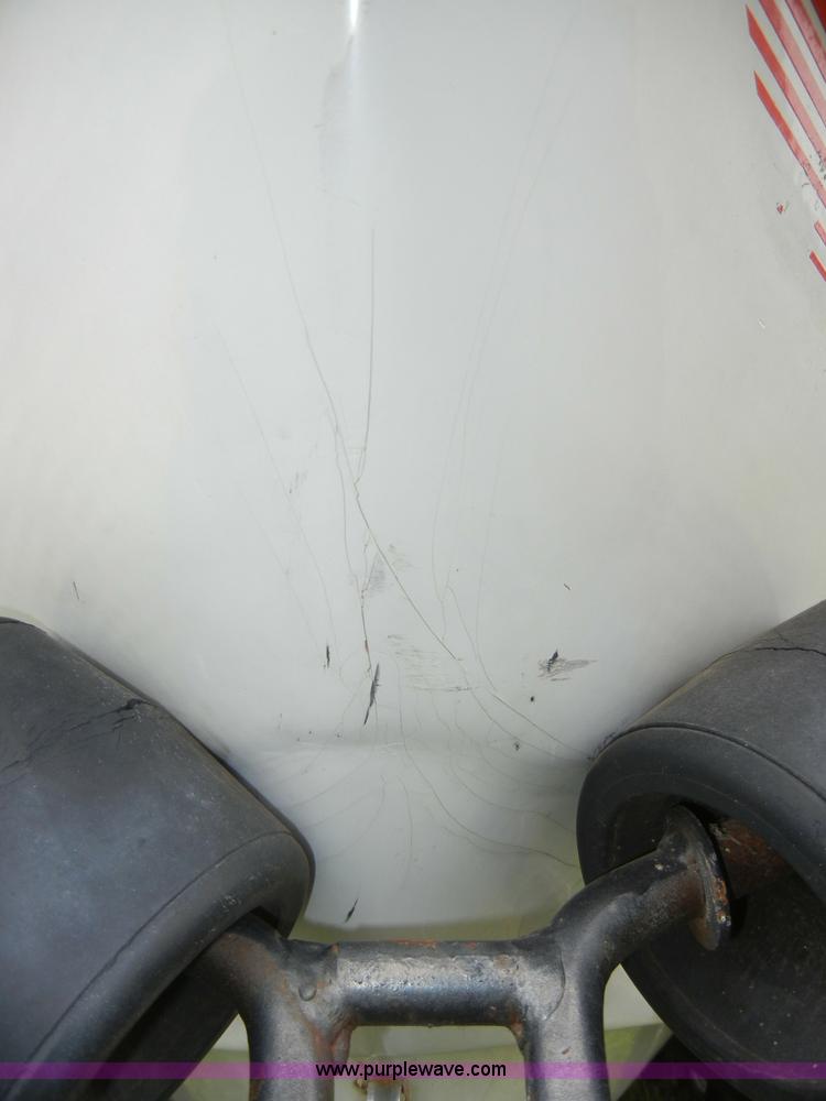 image for item D4059 1989 Vision VIP 1700 boat with trailer