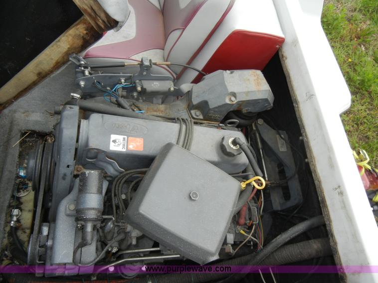 image for item D4059 1989 Vision VIP 1700 boat with trailer