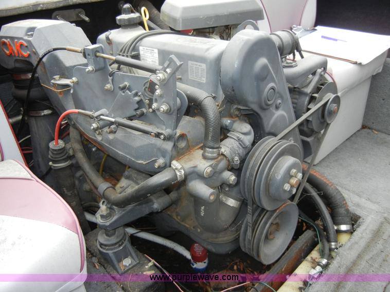 image for item D4059 1989 Vision VIP 1700 boat with trailer