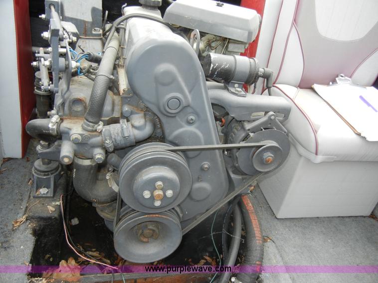 image for item D4059 1989 Vision VIP 1700 boat with trailer