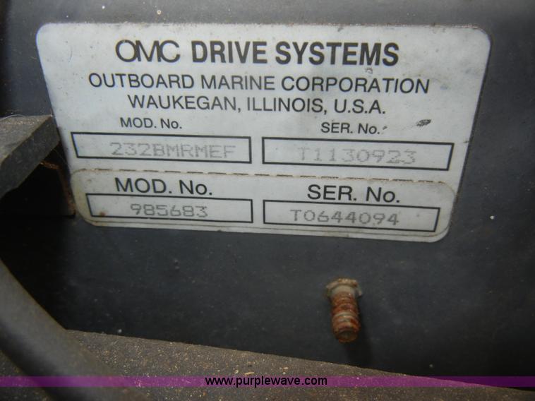 image for item D4059 1989 Vision VIP 1700 boat with trailer