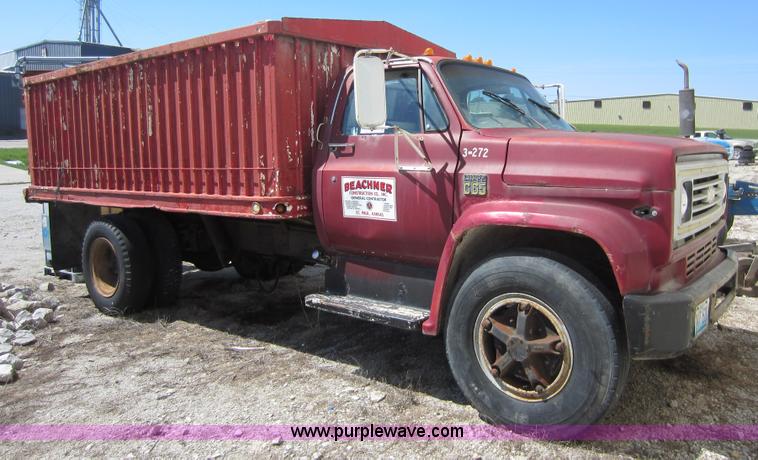 image for item D5517 1975 Chevrolet C65 dump truck