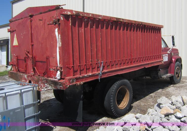 image for item D5517 1975 Chevrolet C65 dump truck